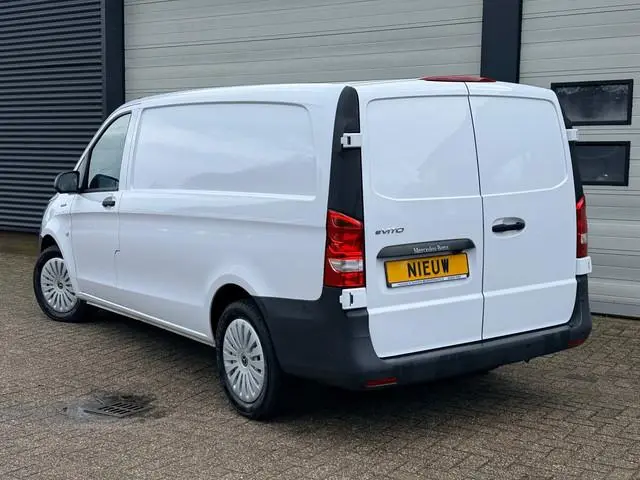 Mercedes-Benz eVito 112 66 kWh Snelladen L2 Lang - Camera - 3 Zits - Betimmerd