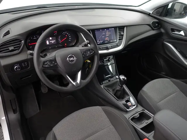 Opel Grandland X 1.2 Turbo Business Executive- Carplay, Lane Assist, Park Assist, Navi, Cruise, Clim...