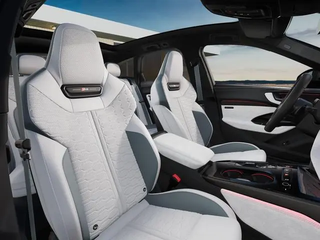 Audi RS5 Avant 2.9 V6 640pk e-Hybrid Panoramadak Keramisch Audi Exclusive Carbon pakket B&O Sportuit...