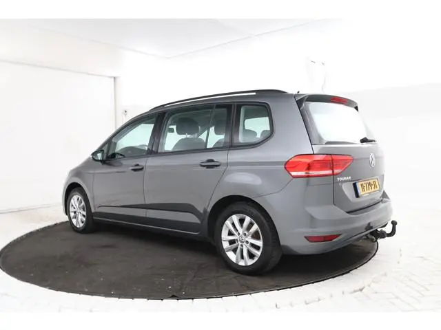 Volkswagen Touran 1.6 TDI SCR Connected Series 7p 7 persoons, Stoelverwarming Trekhaak, Automaat, Na...