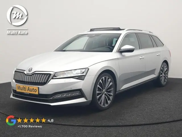ŠKODA Superb Combi 1.4 TSI iV Laurin & Klement PHEV 218pk Dealer O.H. | Trekhaak Af Fabriek | Panoda...