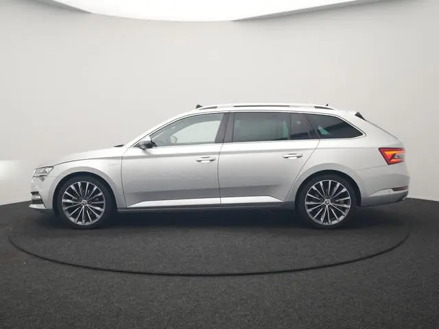 ŠKODA Superb Combi 1.4 TSI iV Laurin & Klement PHEV 218pk Dealer O.H. | Trekhaak Af Fabriek | Panoda...