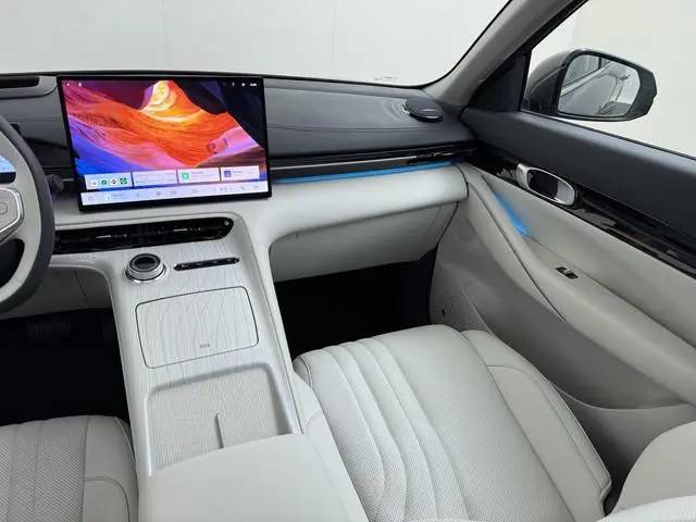 Geely E5