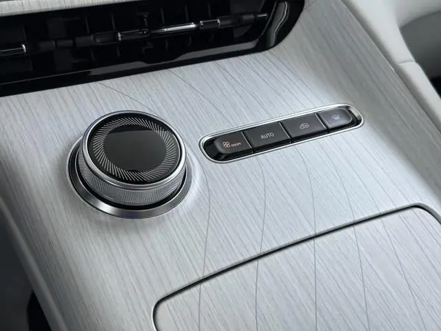 Geely E5