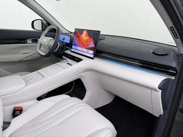Geely E5