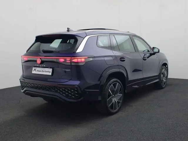 Volkswagen Tayron 1.5eHybrid 200kW/272PK R-Line · Panoramadak · 360°Camera + Parkeersensoren · Massa...
