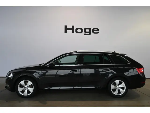 ŠKODA Superb Combi 1.4 TSI Ambition Business Clima Navigatie Trekhaak Goed Onderhouden! Inruil Mogel...