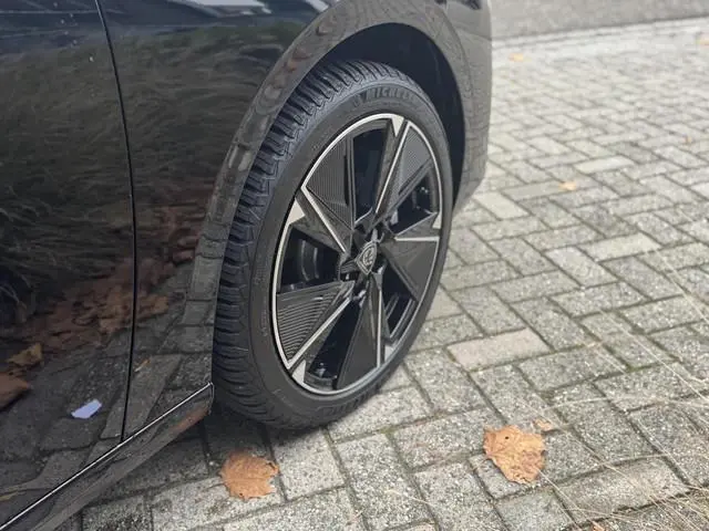 Peugeot e-308