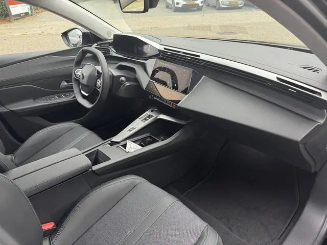 Peugeot e-308