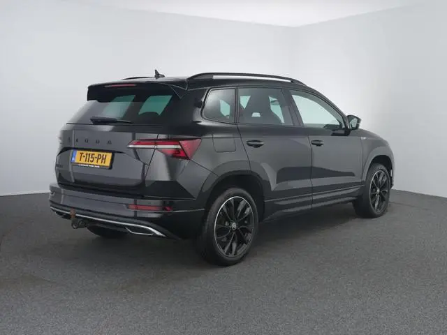 Skoda Karoq 1.5 TSI ACT Sportline Business | Zwenkhaak | Camera | Stoelverwarming | Virtual |