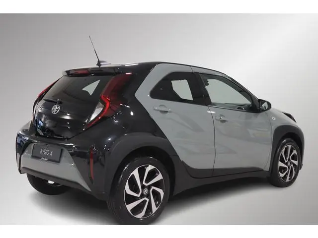 Toyota Aygo X 1.0 VVT-i Envy, Parkeersensoren, Apple Carplay / Android Auto, Smart Entry, Stoel verw...