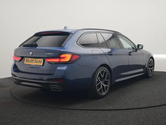 BMW 5-serie Touring 530e M Sport PHEV 293pk Dealer O.H. | Panodak | Adaptive Cruise | 360 Camera | H...