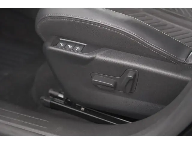 Peugeot 208 1.2 Hybrid 145 e-DCS6 GT | Alcantara Pakket | Camera | Apple Carplay | Stoelverwarming