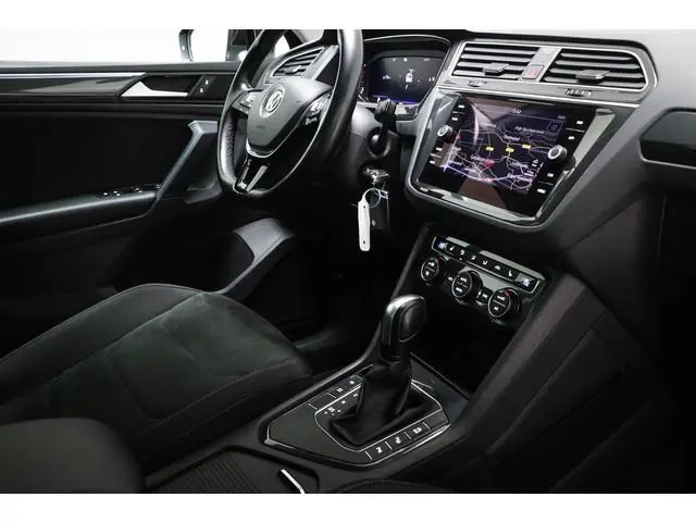 Volkswagen Tiguan 1.5 TSI ACT Highline | STOELVERWARMING | APP CONNECT | NAVIGATIE | CAMERA | TREKHA...