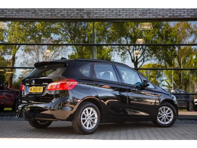 BMW 2-serie Active Tourer 218i High Executive , Trekhaak, Navigatie, Stoelverwarming,