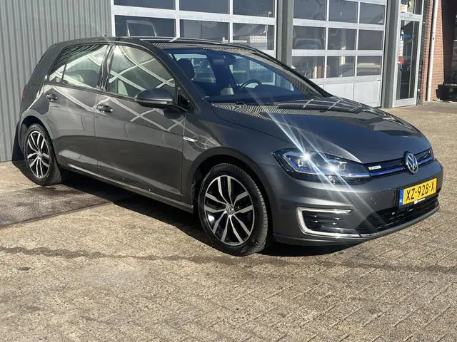 Volkswagen e-Golf 100% Elektrisch Airco Cruise controle Virtual display Navigatiesysteem Stuurwielbe...