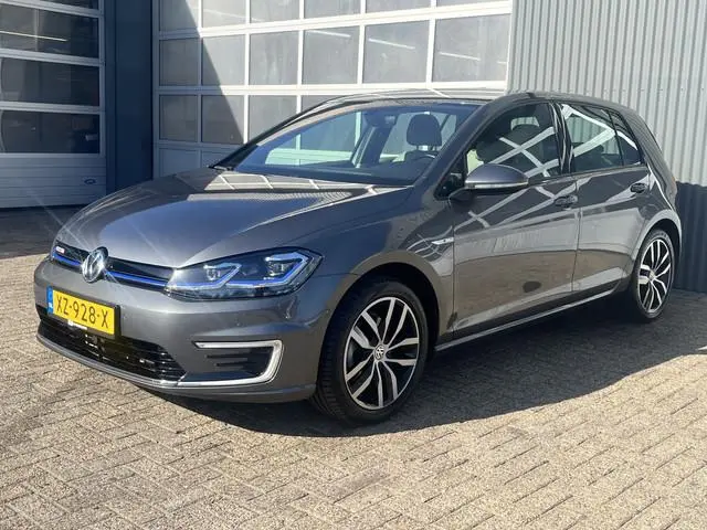 Volkswagen e-Golf 100% Elektrisch Airco Cruise controle Virtual display Navigatiesysteem Stuurwielbe...