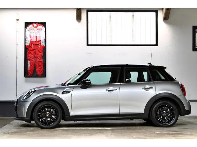 MINI 5-Deurs Camden Edition | Apple Car Play | Digitaal cockpit | Nl Geleverd
