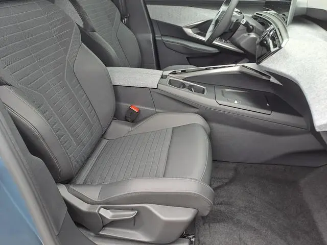 Peugeot e-3008