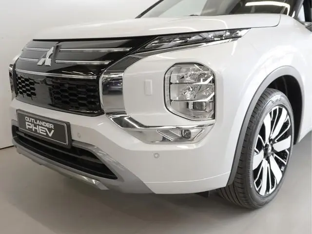 Mitsubishi Outlander 2.4 PHEV Instyle | Actieprijs | Uit voorraad leverbaar | Full options | 8 jaar...