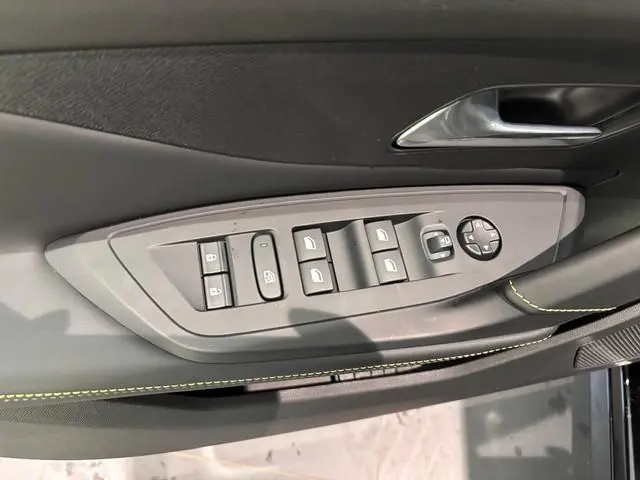 Peugeot e-308