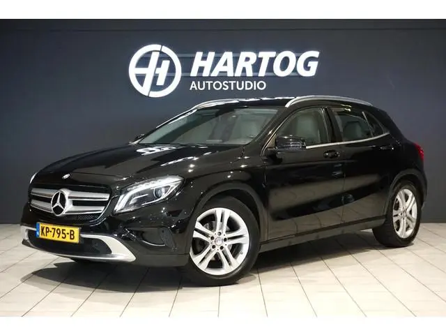 Mercedes-Benz GLA-klasse 180 Ambition + STOELVERWARMING / LEDER / TREKHAAK