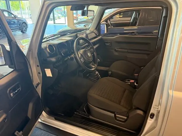 Suzuki Jimny 1.5 Stijl | Nieuwstaat!! | Nederlands en dealer onderhouden | Trekhaak afneembaar |