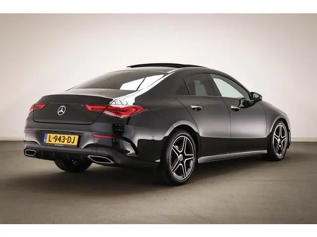 Mercedes-Benz CLA-klasse 180 Business Solution AMG | PANORAMADAK | MATRIX LED | DAB | SFEERVERLICHTI...