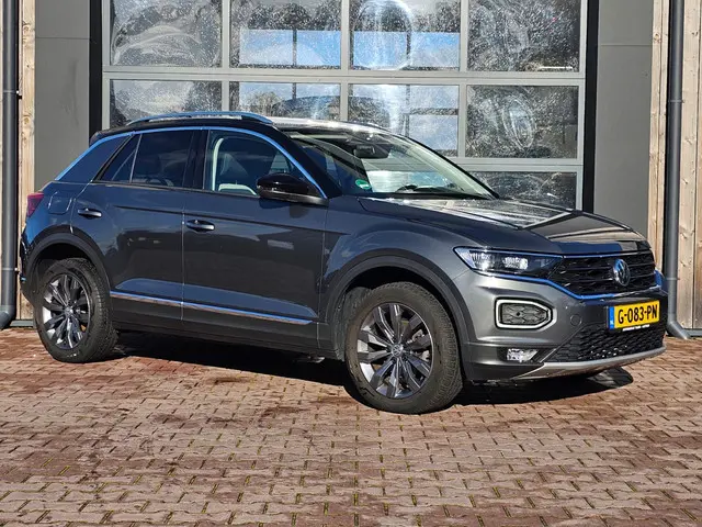 Volkswagen T-Roc 1.5 TSI Sport Business R | Automaat | Trekhaak | Virtual | LED | Lane Assist | Blin...