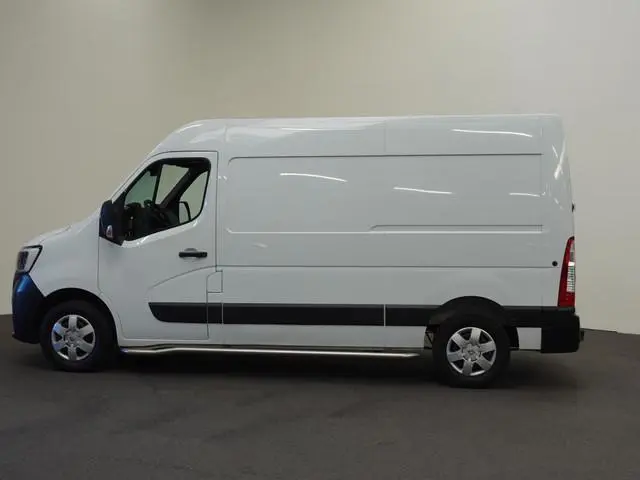 Renault Master T33 2.3 dCi 135PK L2H2 Work Edition Airco Cruise Camera Navi Parkeersensoren Trekhaak