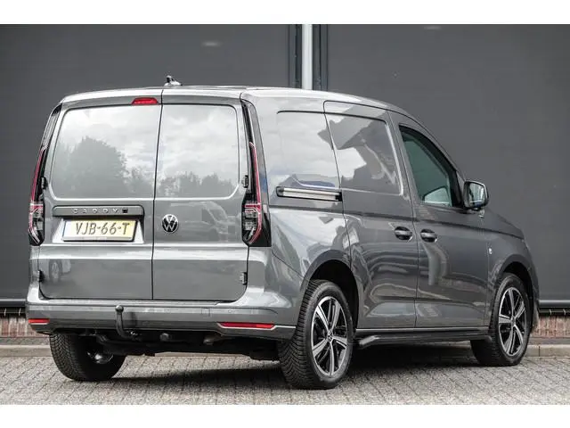 Volkswagen Caddy Cargo 2.0Tdi 122Pk Aut. | 1st Edition | Achteruitrijcamera | Trekhaak | 17'' | Indi...
