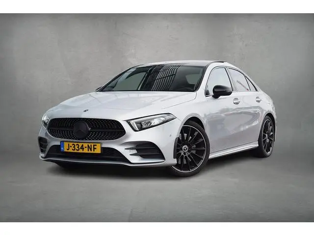 Mercedes-Benz A-klasse 250 Premium Plus | AMG | Night | Pano | ACC | Half Leer
