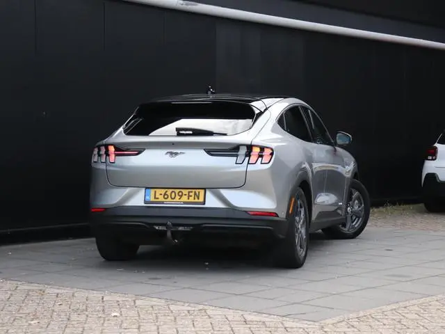 Ford Mustang Mach-E RWD 75 kWh | LEDER | PANO | TREKHAAK | 360° CAMERA | B&O | STOEL/STUURVERW. | NA...