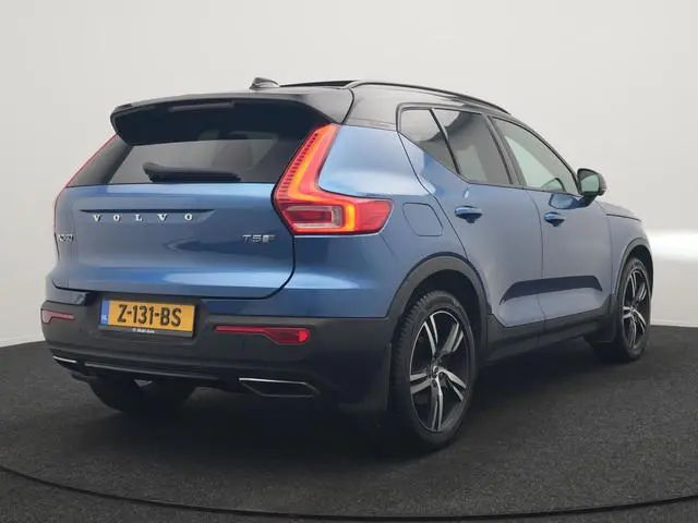 Volvo XC40 T5 Twin Engine R-Design PHEV 262pk | Trekhaak Af Fabriek | Panodak | Adaptive Cruise | 36...