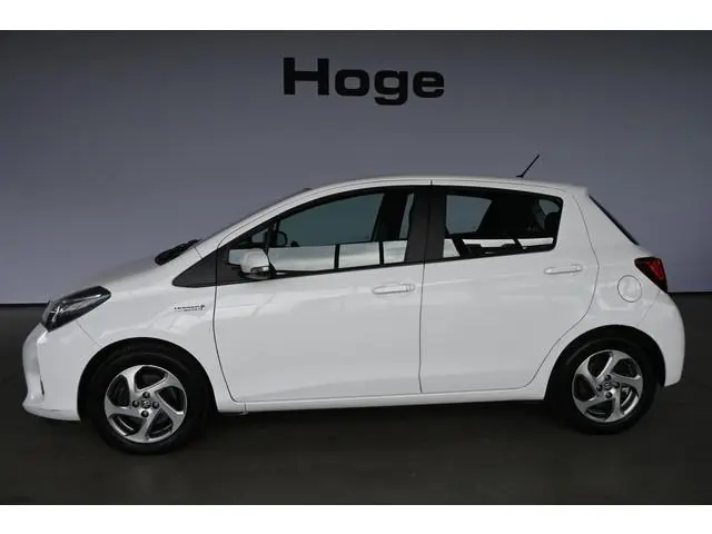 Toyota Yaris 1.5 Hybrid Trend Bi-Tone Clima Navigatie Trekhaak PDC Cruise control 100% Onderhouden!...