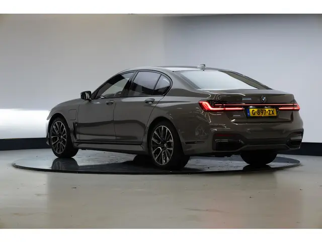 BMW 7-serie 745e High Executive | M Sportpakket | Co Pilot |