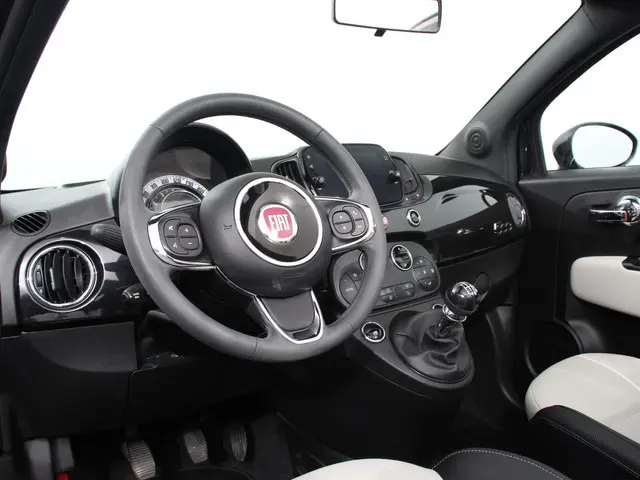 Fiat 500 C 1.0 Hybrid Dolcevita Airco Cruise control Parkeersensor achter Radio Apple Carplay/ Andro...