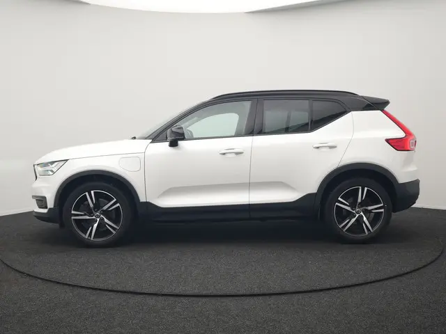 Volvo XC40 T5 Recharge R-Design PHEV 263pk Dealer O.H. | Adaptive Cruise | Camera | Lederen Sportsto...
