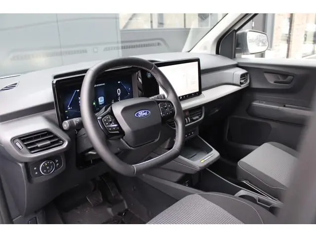 Ford E-Transit Courier Trend 46 kWh 136pk - Trekhaak - Vloerplaat - Camera - Cruise - Carplay/Androi...