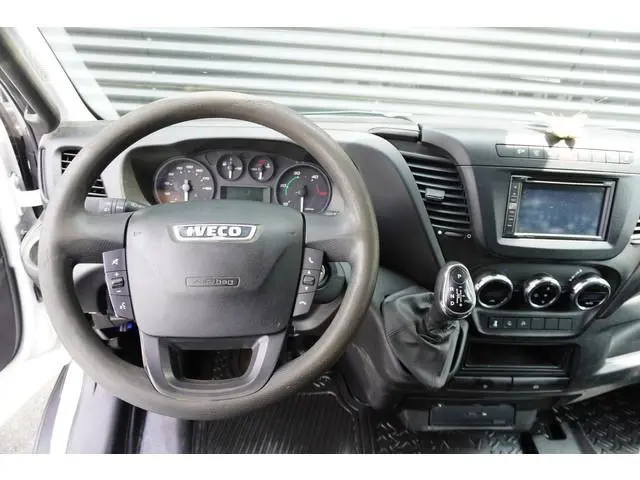 Iveco Daily 3.0 170pk automaat L2H2 3500kg Trekhaak Camera Cruise control Imperiaal Trap Cruise cont...