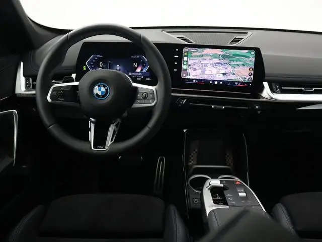 BMW iX1 eDrive20 67 kWh M-SPORT *46 KM NIEUW* + PANORAMA | PREMIUM | 19 INCH | M-REMMEN