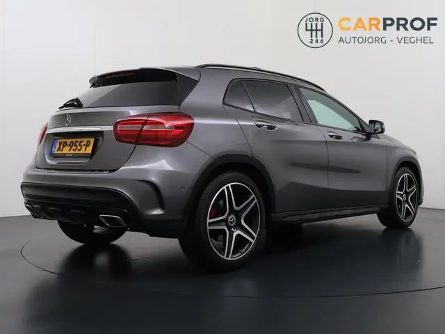 Mercedes-Benz GLA-klasse 180 Business Solution AMG Night Upgrade Camera | Pano | Stoelverwarming | N...