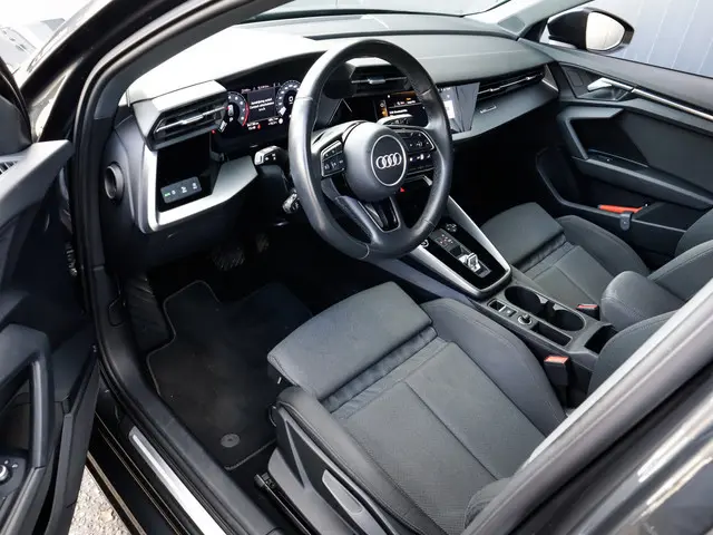 Audi A3 Sportback 30 TFSI Advanced edition 1e-Eig. & Keurig-Onderh. BOVAG-Garantie. NL-Auto