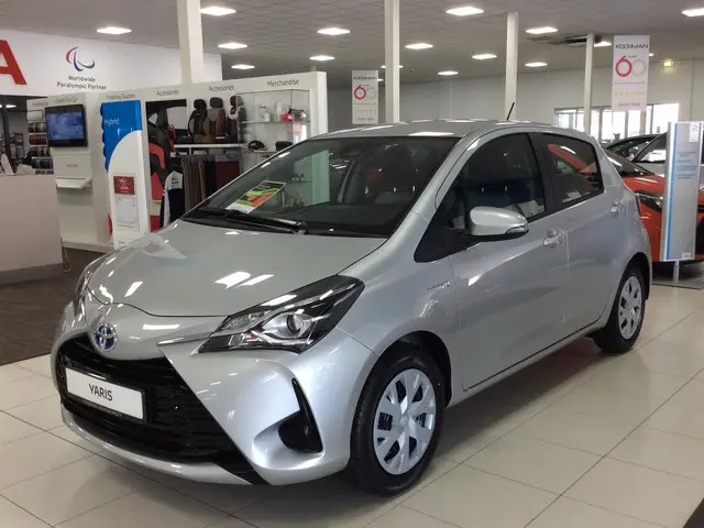 TOYOTA Yaris 1.5 Hybrid 100pk CVT Active * Direct leverbaar!