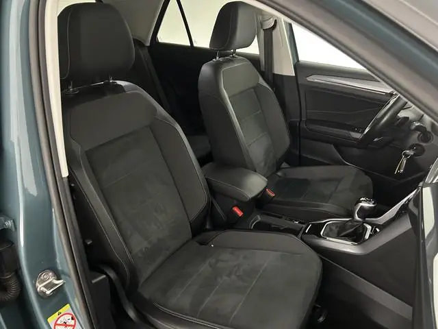 Volkswagen T-Roc 1.5 TSI 150pk DSG Style Trekhaak Camera Stoelverwarming Virtual Cockpit Navigatie
