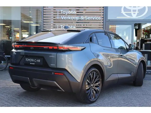 Toyota CHR +