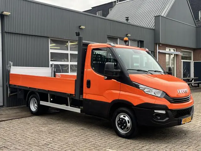 Iveco Daily 35C14 2.3 375 Laadklep 500kg Trekhaak 3500kg trekgewicht Airco 2-Persoons Open laadbak P...