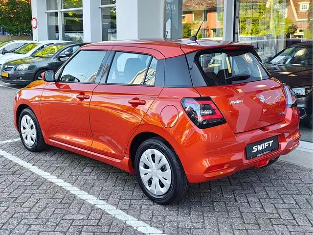 Suzuki Swift 1.2 COMFORT SMART HYBRID Direct Leverbaar | Tot 10 JAAR GARANTIE! | Inclusief € 2.200,-...