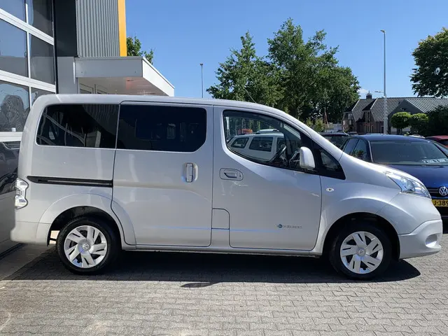 Nissan e-NV200 80KW 24 kWh Evalia 7-persoons Climate control Cruise control Navigatie Combi Personen...