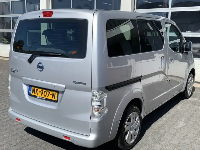 Nissan e-NV200 80KW 24 kWh Evalia 7-persoons Climate control Cruise control Navigatie Combi Personen...